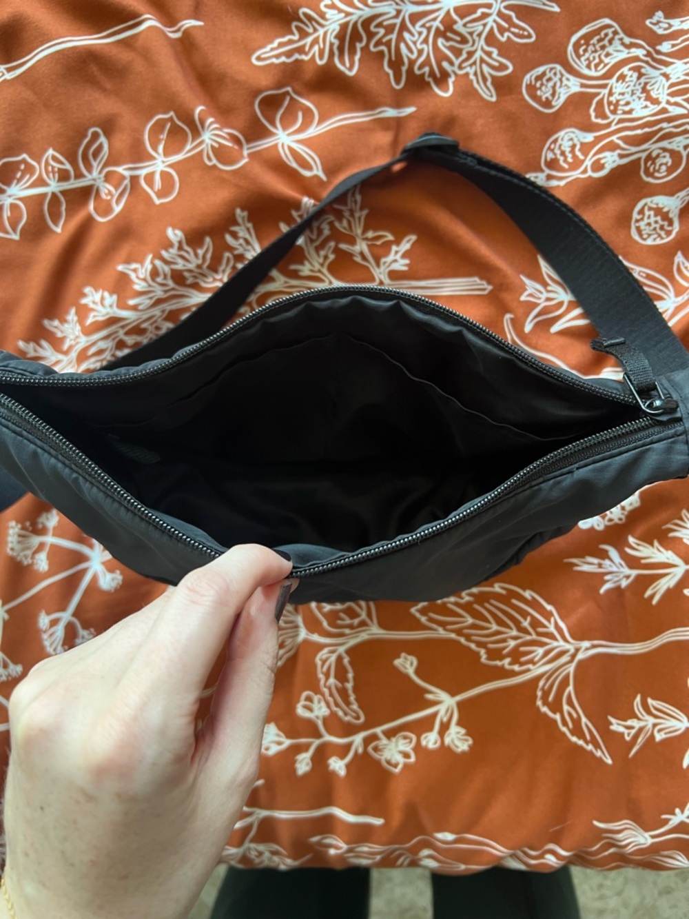 Uniqlo Black crescent bag - Picture 4 of 5